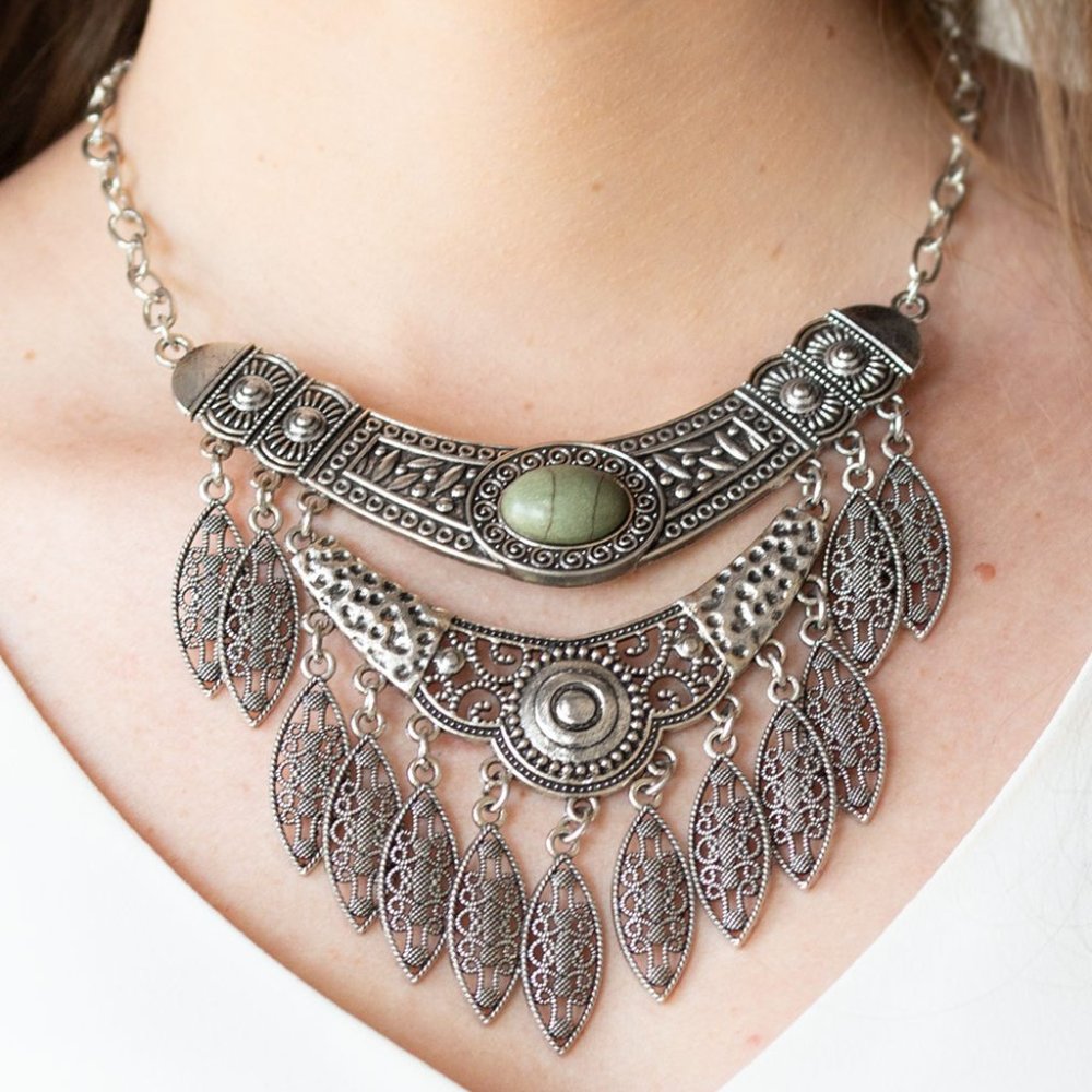 Island Queen Green Necklace Set